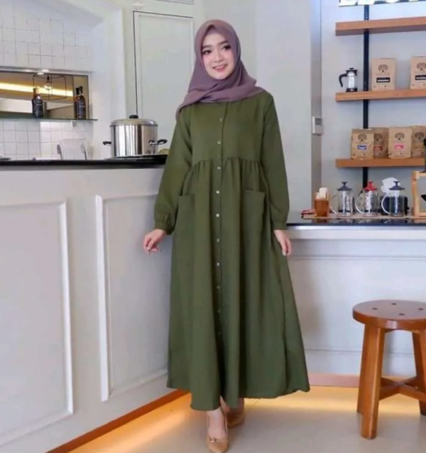 Gamis dengan kantong di bagian depan